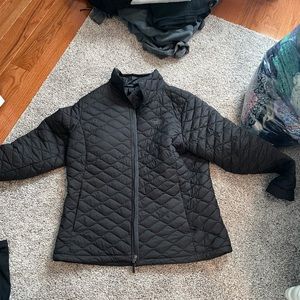 Black north face jacket in size xxL only worn twice